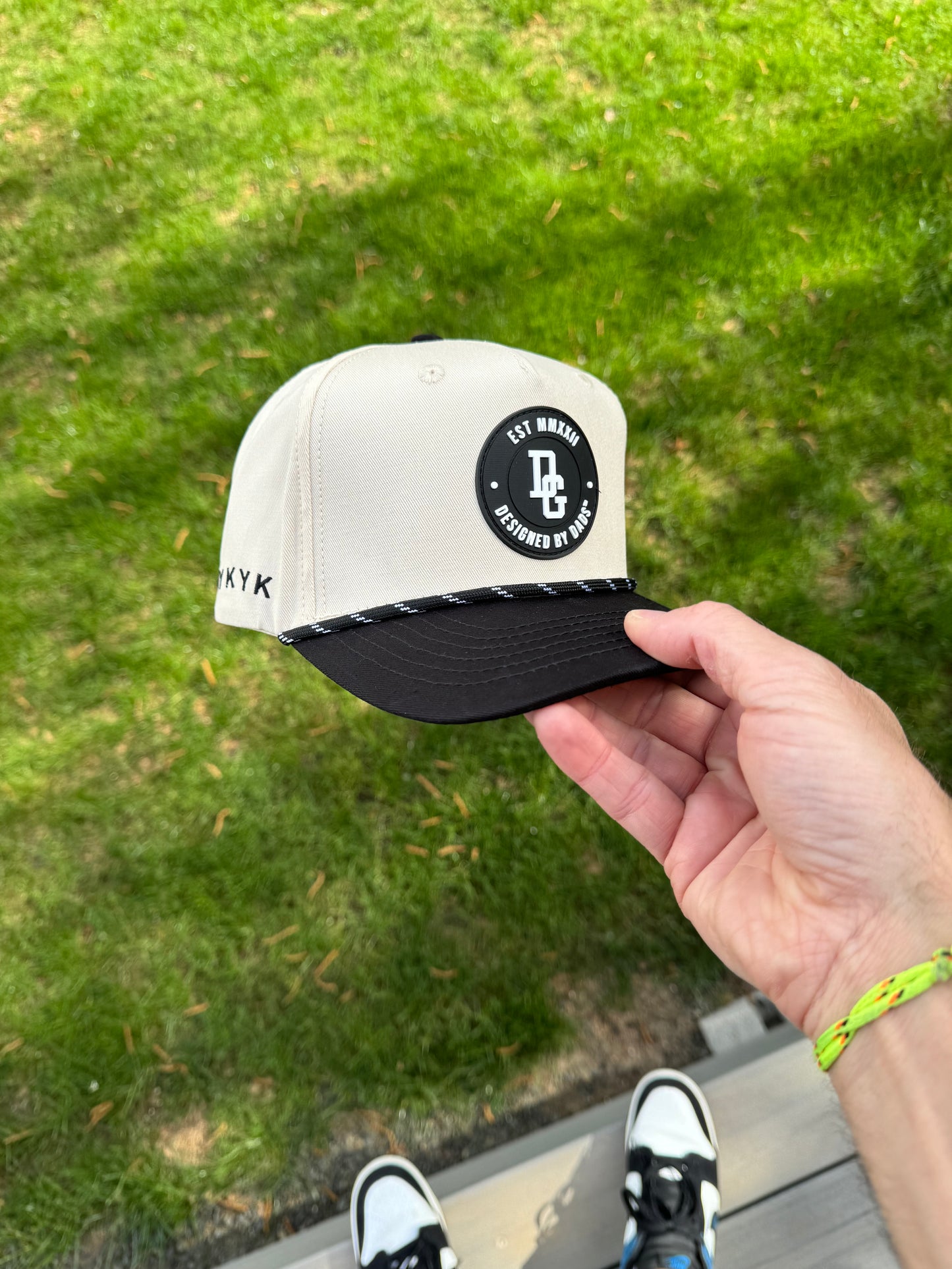 DG Stamped Seal (Cream/Black)